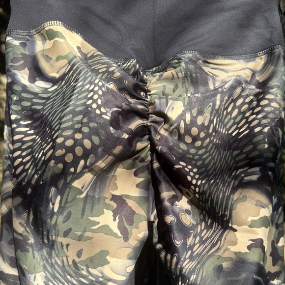 Abs2 fitness scrunch long leggings. - Picture 5 of 6